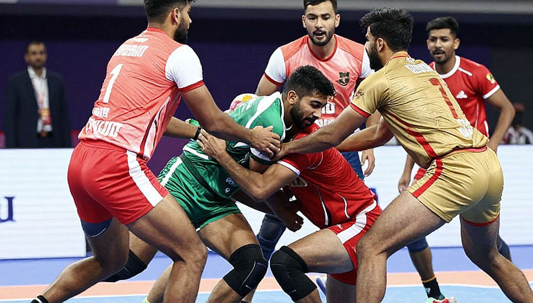 ছয় ফুট উপরে শরীর, নিচে হাঁটুর হিসাব: পবন সেহরাওয়াতের হাই-ফ্লায়ার রেইড ও ভারতের শিরোপা-প্রশ্ন